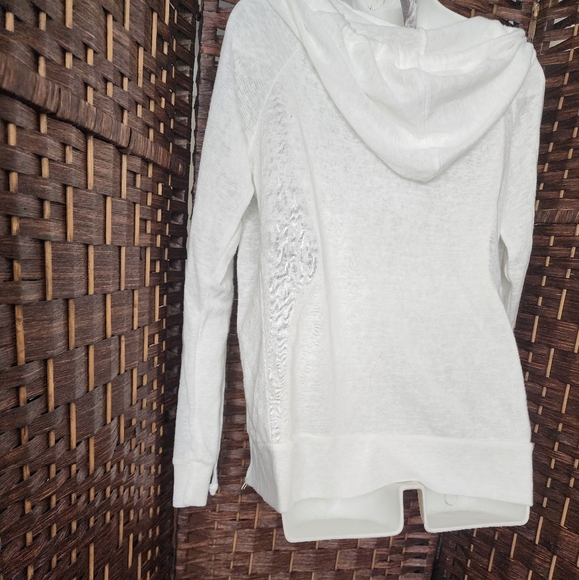 PASSION-I hoodie color white good with It is from Las Vegas, Nevada. - Picture 5 of 9